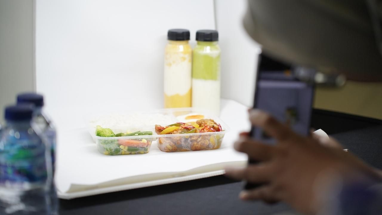 Praktik fotografi produk menggunakan telepon pintar menjadi salah satu materi dalam kegiatan Business Development Services (BDS) Kanwil DJP Jakarta Pusat untuk mendukung pemasaran digital UMKM, Kamis, 16 Juli 2026