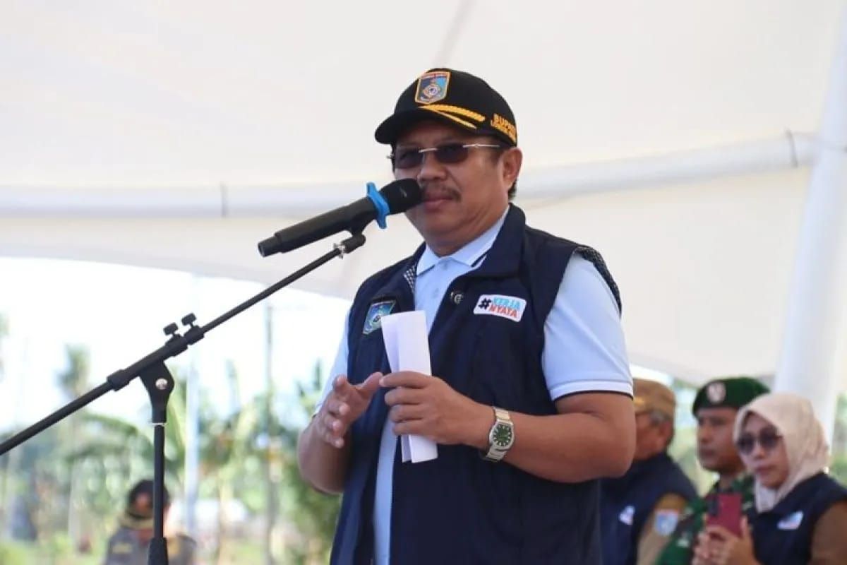 Bupati Lombok Barat Lalu Ahmad Zaini di Gerung, Lombok Barat, Nusa Tenggara Barat <b>(Antara)</b>