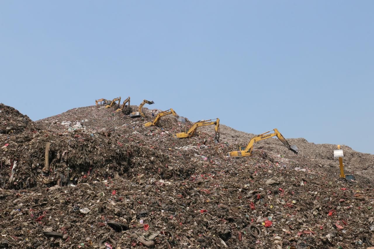 Sampah di Bantargebang <b>(DLH DKI)</b>
