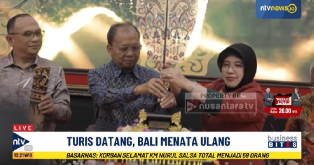 Kepala BPS bersama Amalia Adininggar Widyasanti bersama Gubernur Bali I Wayan Koster