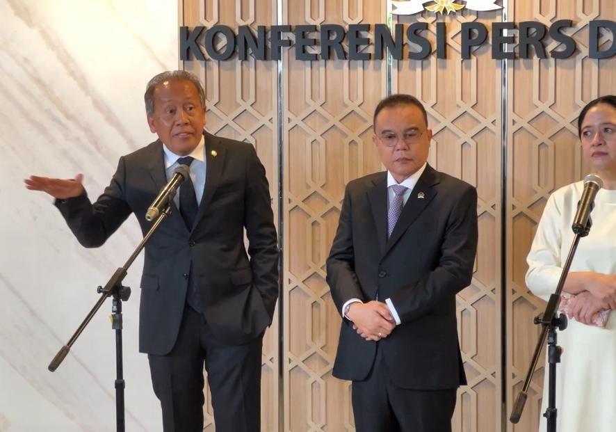 Wakil Ketua DPR RI Saan Mustopa (kiri).  <b>(NTVNews.id)</b>