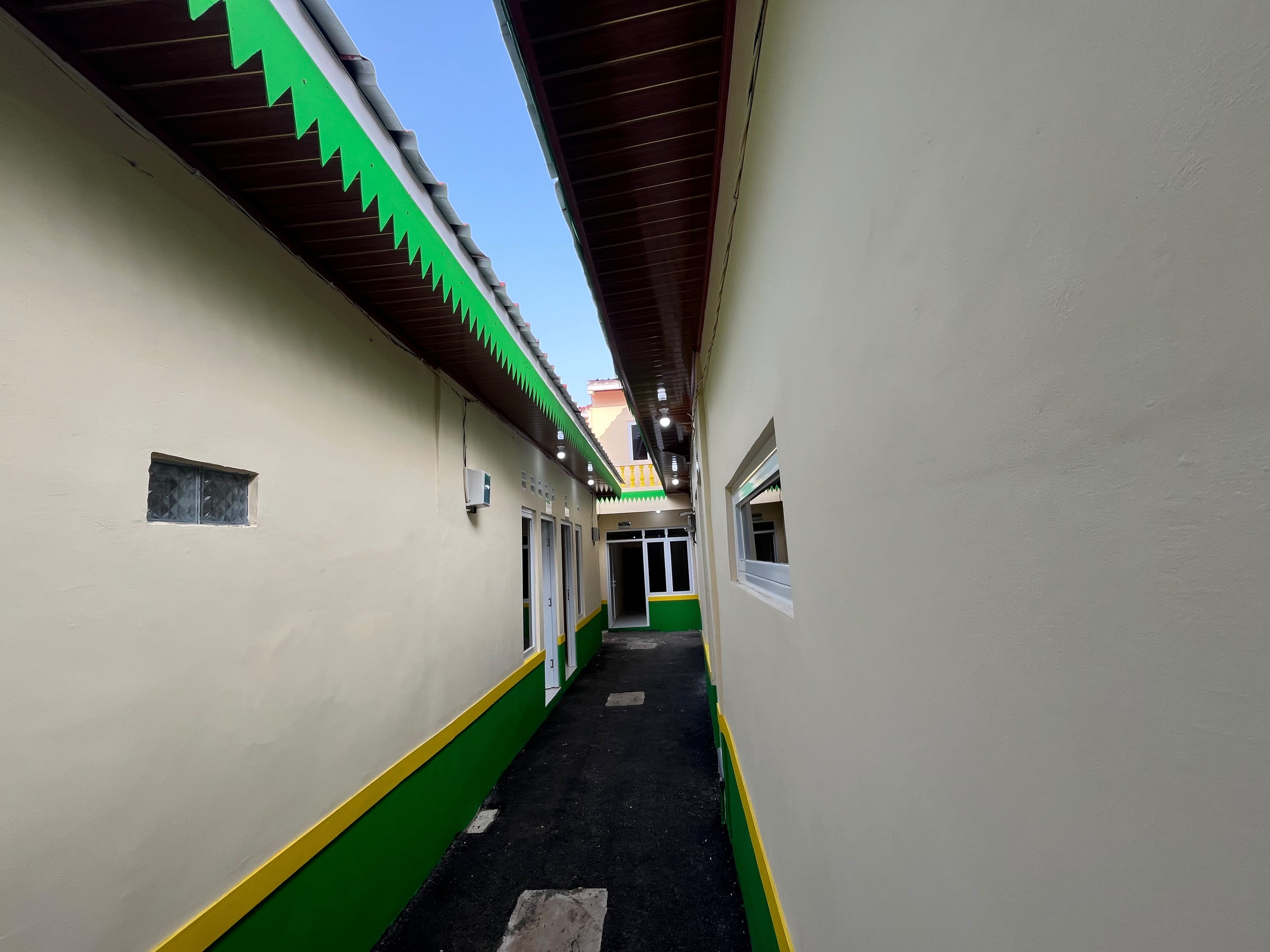 Bangunan bedah rumah di Kawasan Bekas Kebakaran Jalan Bangka III RT 014/RW 002, Kelurahan Pela Mampang, Kecamatan Mampang Prapatan, Jakarta Selatan <b>(Ntvnews.id/Adiansyah)</b>