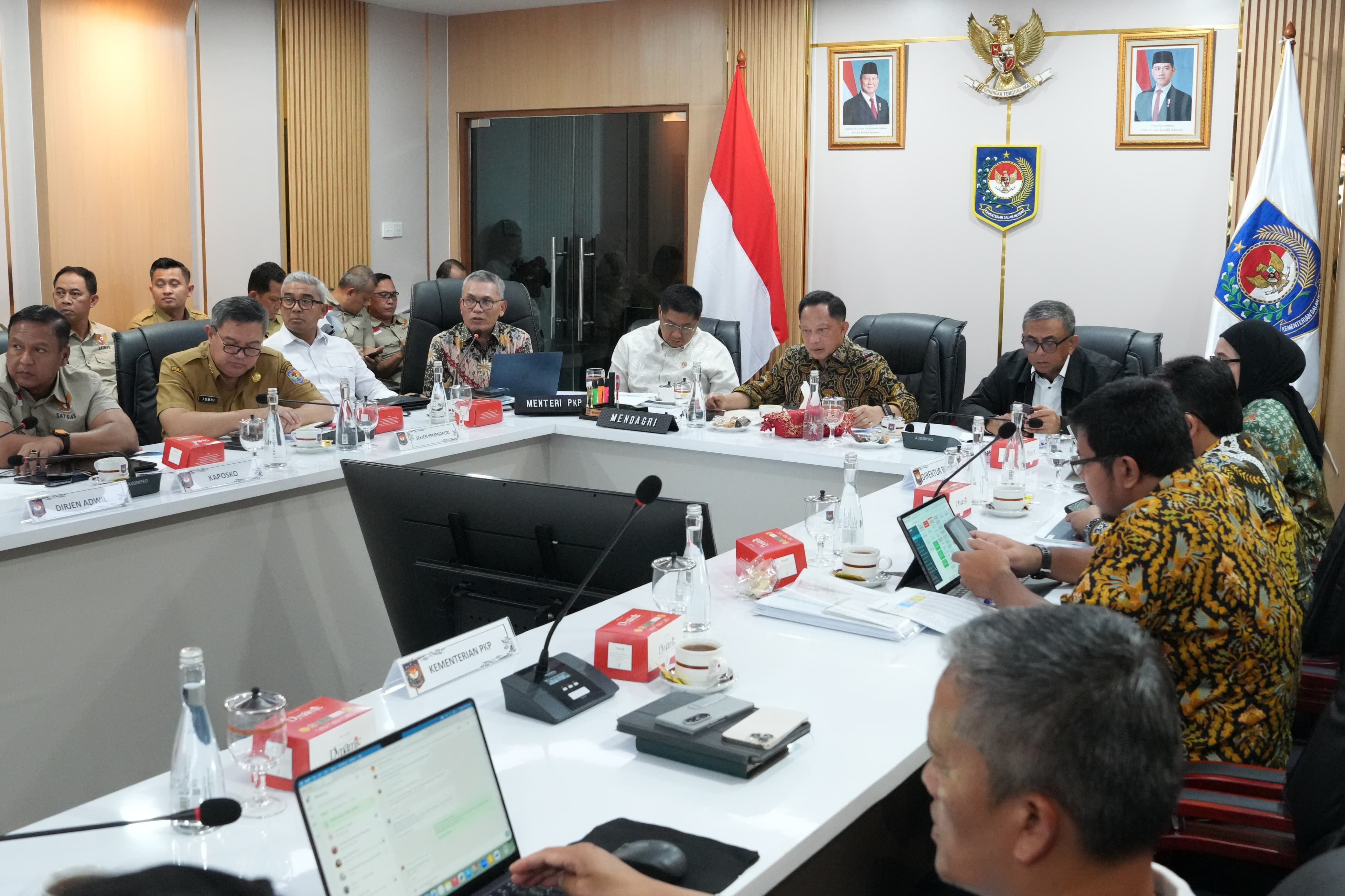 Rapat Koordinasi Pendataan Hunian Tetap yang berlangsung secara hybrid dari Kantor Pusat Kementerian Dalam Negeri (Kemendagri) <b>(Kemendagri)</b>