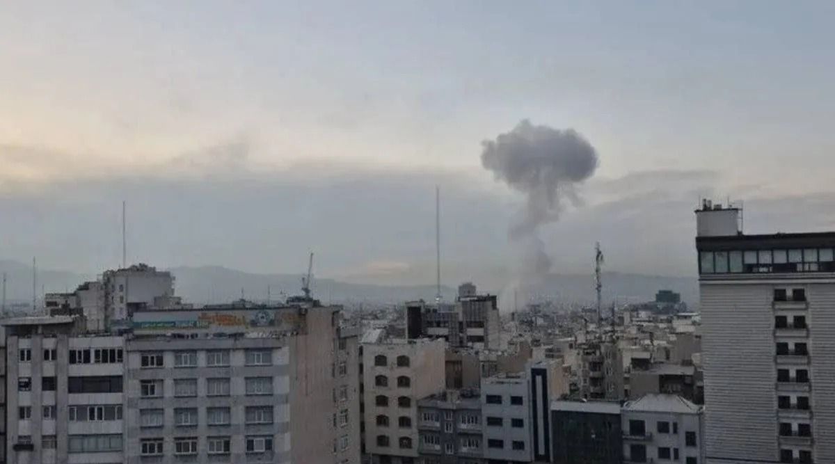 Arsip - Asap membubung setelah ledakan menghantam wilayah timur laut, barat, dan pusat di tengah serangan Israel di Teheran, Iran, pada Rabu, 1 April 2026. <b>(Antara)</b>