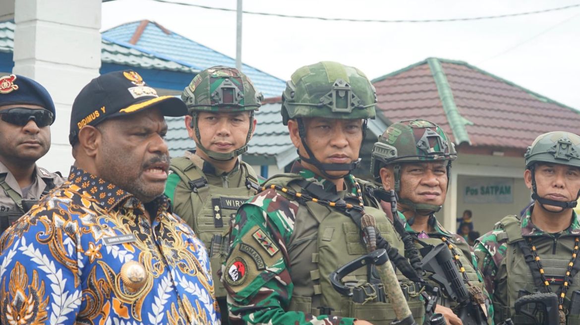 Prajurit Koops TNI Habema berhasil mengevakuasi dua jenazah warga sipil yang menjadi korban aksi kekerasan TPNPB-OPM Kodap XVI/Yahukimo pimpinan Kopitua Heluka(Danops Kodap Yahukimo) di sekitar Jalan Trans Papua <b>(PUSPEN TNI)</b>