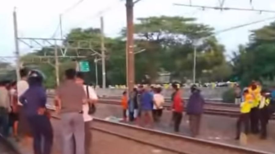 Pria tewas tertabrak Kereta Api di Jalur Hilir DDT petak jalan sambung Klender Baru Km 05/20 Kel. Pulogebang Kec Cakung Jakarta Timur (24/7/2026). <b>(Instagram @info.pulogebang)</b>