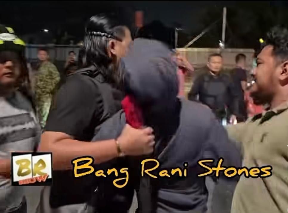 AKBP Roby saat mengamankan pemuda bersajam.  <b>(Instagram @bangranistones)</b>