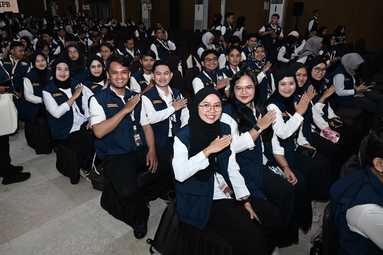 Menteri Transmigrasi M. Iftitah Sulaiman Suryanagara bersama jajaran Kementerian Transmigrasi menghadiri Pembekalan Tim Ekspedisi Patriot (TEP) 2026 di Bogor. Program ini akan memberangkatkan 1.476 Patriot muda ke 53 kawasan transmigrasi di seluruh Indonesia. <b>(Humas Kementerian Transmigrasi / Antonius A. Giovanni)</b>