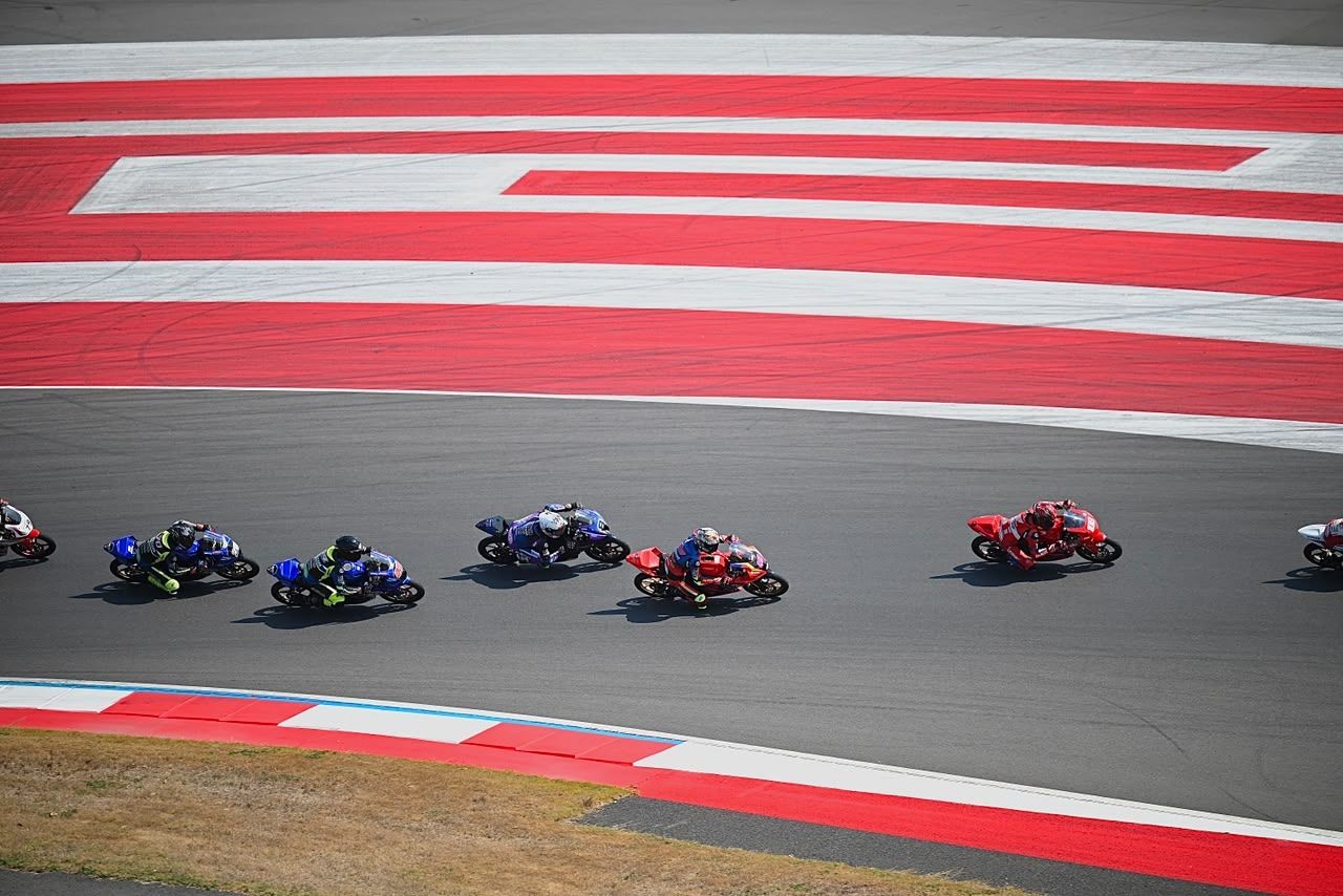 Riders saat kegiatan Pertamina Mandalika Racing Series 2026 Round 3 yang diselenggarakan di Pertamina Mandalika International Sirkuit, Lombok Tengah, Lombok, Nusa Tenggara Barat pada Minggu (26/7). <b>(Pertamina)</b>