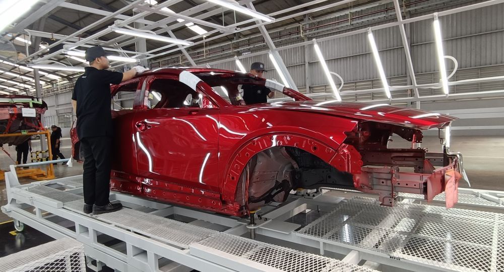 Mazda CX-30 menjadi model pertama yang diproduksi lokal di Mazda Plan Indonesia, Citeureup, Bogor, Jawa Barat. (Foto: Adiantoro/NTV)