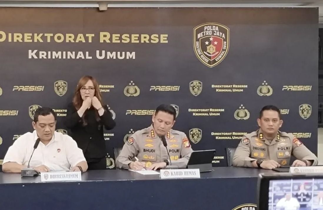Kabid Humas Polda Metro Jaya, Kombes Pol Budi Hermanto (tengah) saat konferensi pers di Jakarta. <b>(Antara)</b>