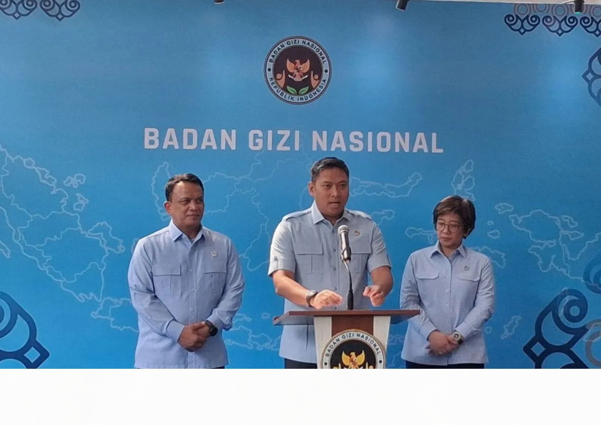Kepala BGN Sudaryono (tengah) bersama kedua wakilnya dalam peresmian pusat pelayanan publik dan media center di Kantor BGN, Jakarta Pusat, Rabu (29/7/2026) <b>(antara)</b>