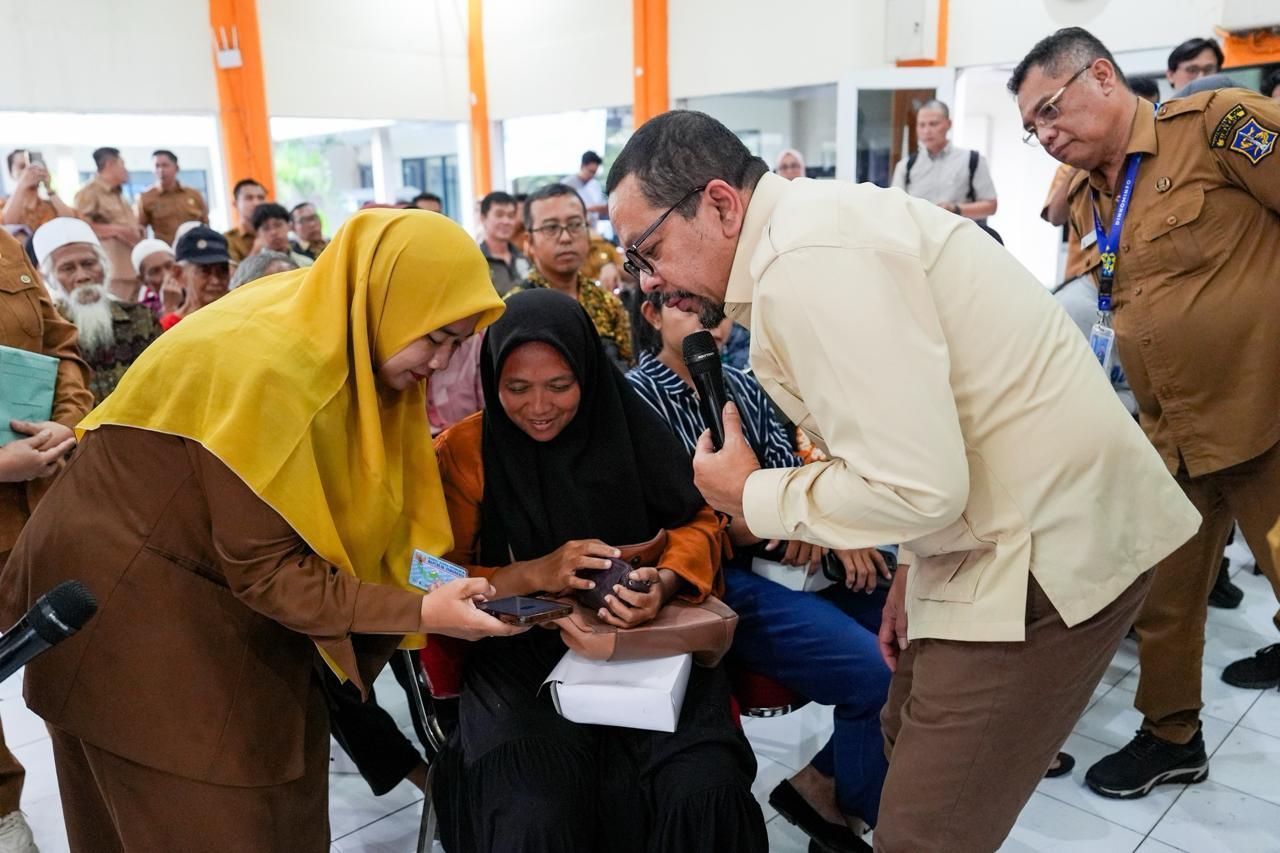 Qodari Jajal Langsung Digitalisasi Perlinsos, Verifikasi Bansos Kini Cepat, Akurat, dan Berbasis Data.