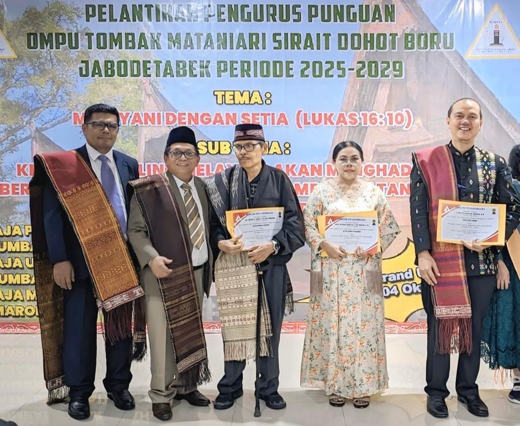 Kapolri Jenderal Listyo Sigit Prabowo mendapatkan apresiasi dari marga Sirait Jabodetabek. 
