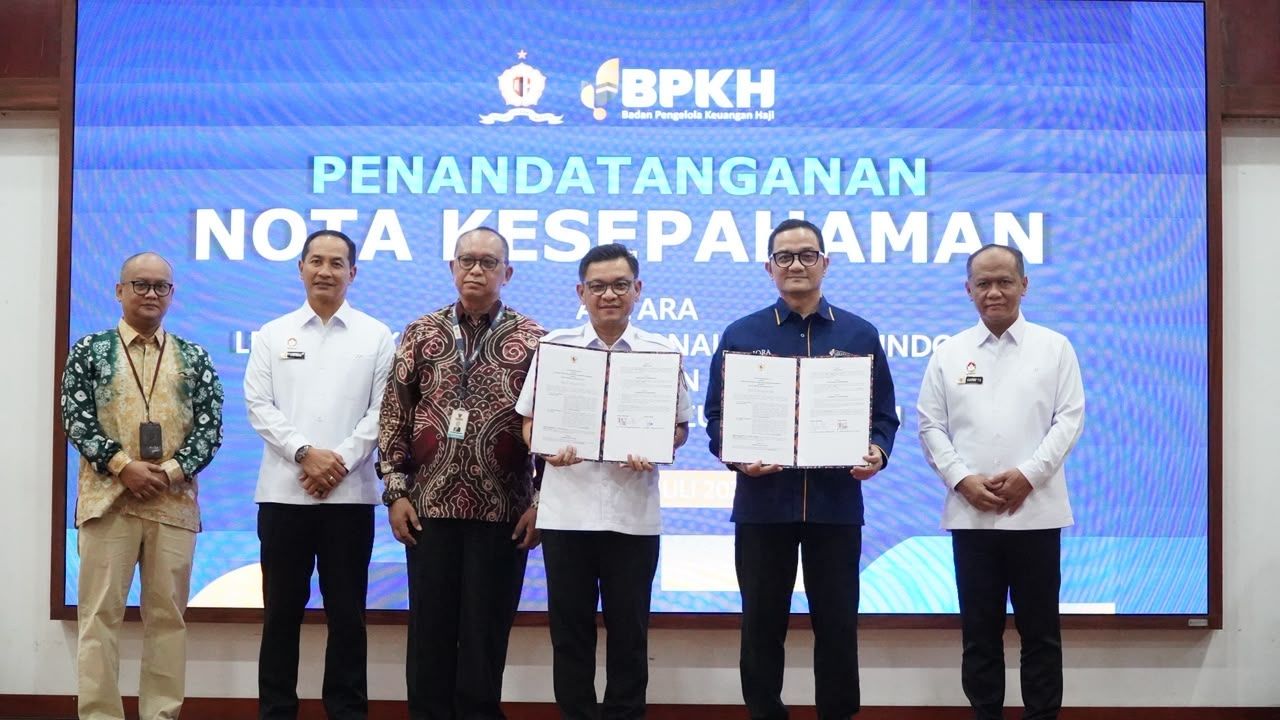 Penandatanganan nota kesepahaman dilakukan oleh Kepala Badan Pelaksana BPKH Fadlul Imansyah dan Gubernur Lemhannas RI Tubagus Ace Hasan Syadzily di Gedung Tri Gatra, Jakarta, pada Kamis (30/7) <b>(BPKH)</b>