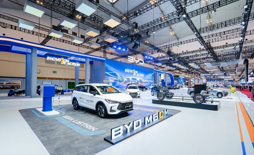 PT BYD Motor Indonesia memperkuat posisinya di pasar kendaraan energi baru melalui peluncuran BYD M6 EV terbaru pada ajang GIIAS 2026 di ICE BSD City, Kabupaten Tangerang, Banten.&nbsp;(Foto: Dok/Istimewa/BYD Indonesia) 