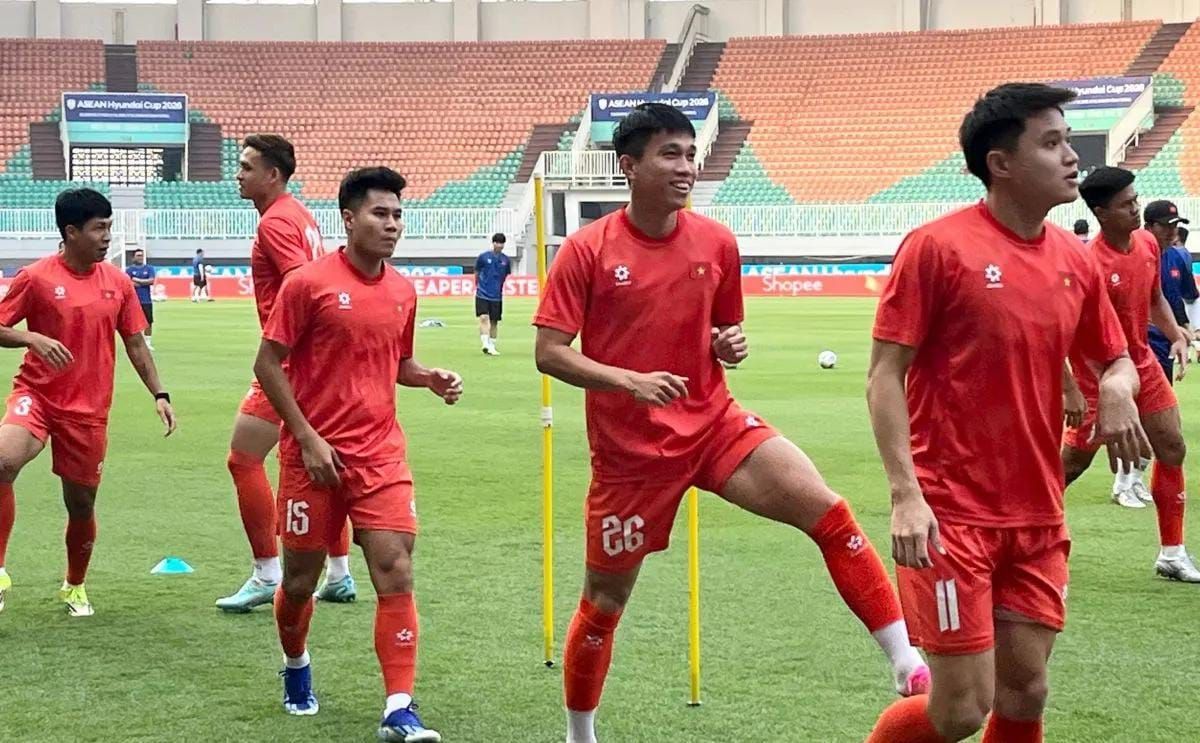 Pemain tim nasional Vietnam berlatih menjelang laga Grup A melawan Indonesia di Stadion Pakansari, Cibinong, Kabupaten Bogor, Jawa Barat <b>(Antara)</b>