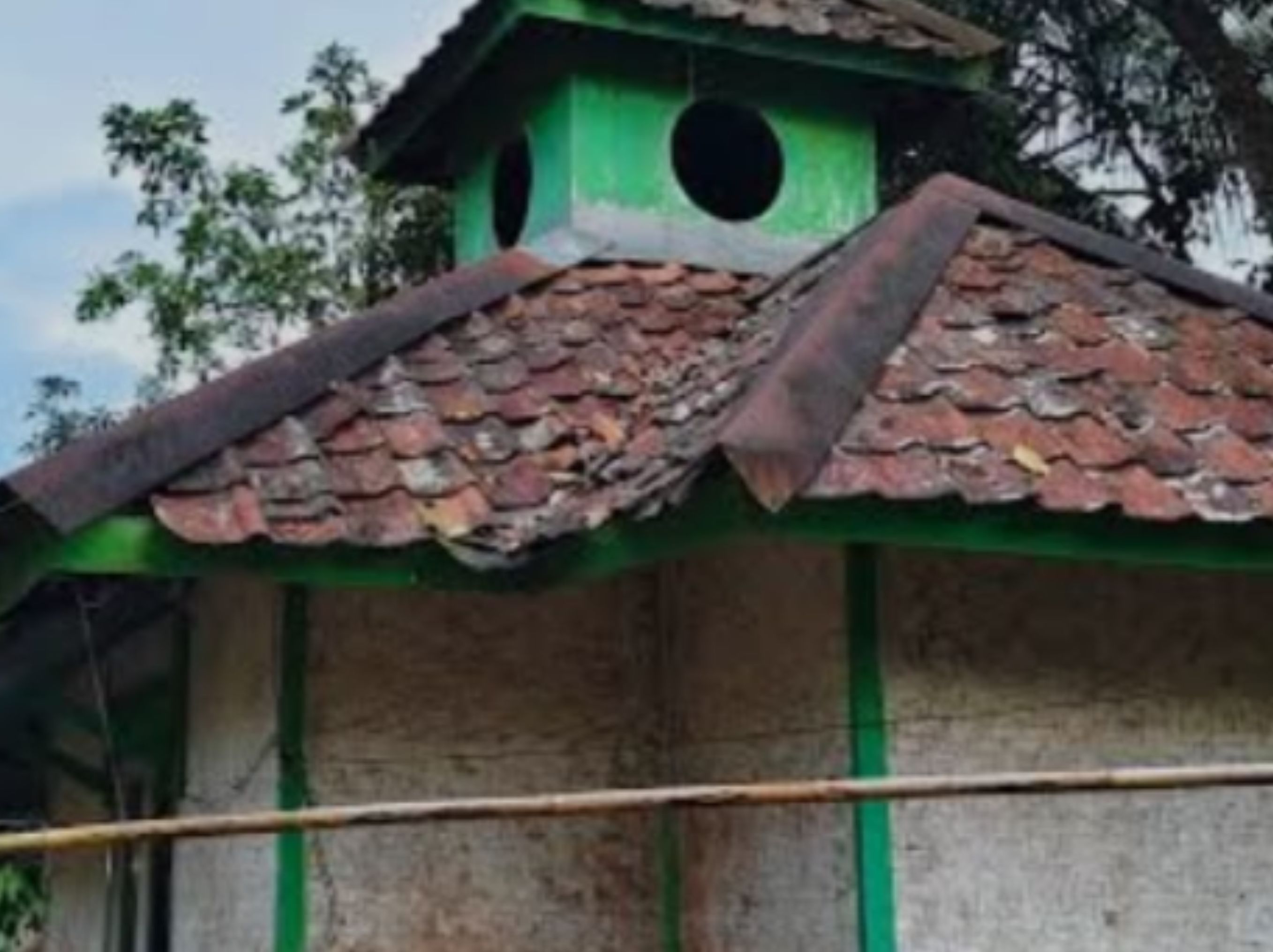 Tanah seluas 40 meter persegi merupakan wakaf dari Almarhum Bapak Misra (83). Di atas tanah wakaf itu akan berdiri Mushola Presisi seluas 56 meter persegi untuk ibadah warga Kampung Pasir yang termasuk dalam kategori Pembangunan Daerah Tertinggal (PDT). 