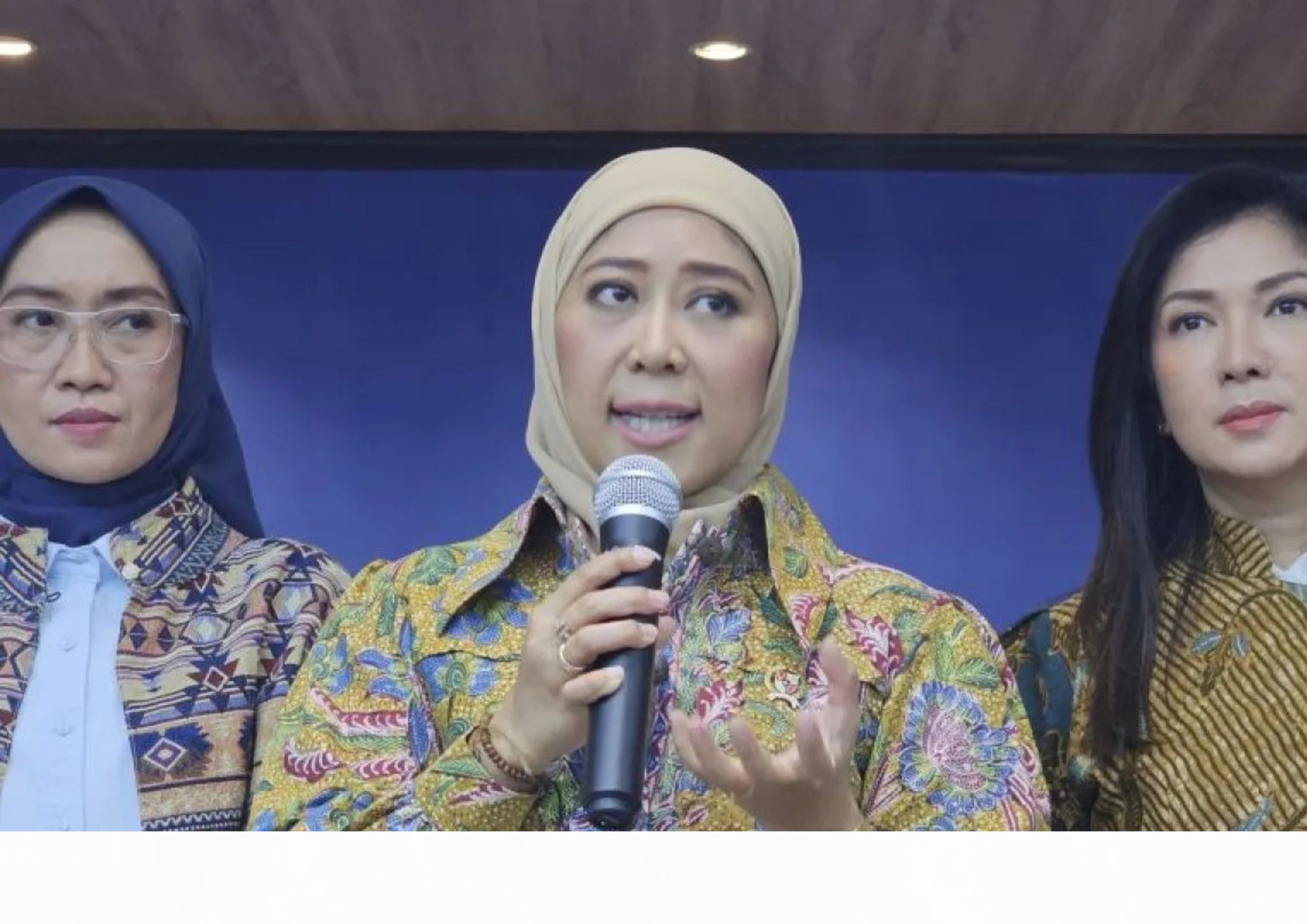Menteri Komunikasi dan Digital Meutya Hafid menyampaikan keterangan di Kantor Kementerian Komunikasi dan Digital, Jakarta Pusat, Senin (3/8/2026 <b>(Antara)</b>
