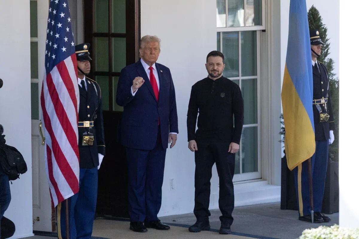 Presiden Ukraina Volodymyr Zelensky (kanan) bertemu dengan Presiden Amerika Serikat Donald Trump. <b>(Antara)</b>