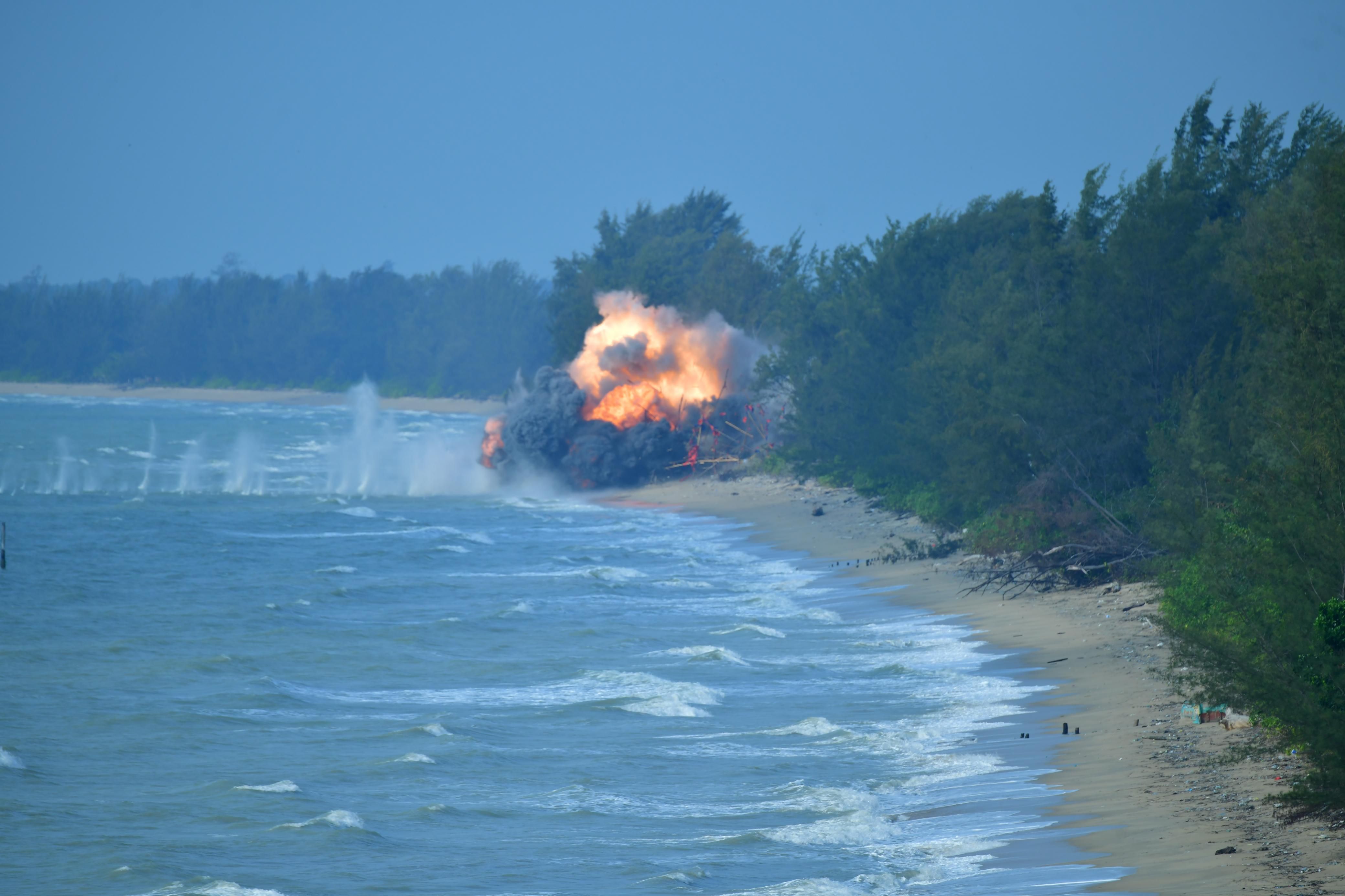 Prajurit dan alutsista TNI mengikuti Latihan Terintegrasi TNI 2026 di Pusat Latihan Pertempuran Marinir (Puslatpurmar) 9 Dabo Singkep, Kepulauan Riau, Rabu (5/8/2026). <b>(puspen TNI)</b>