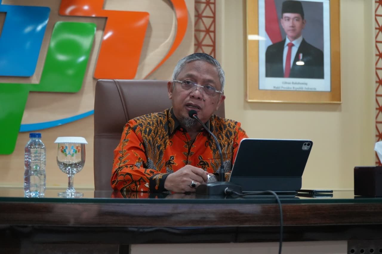 Deputi Bidang Neraca dan Analisis Statistik BPS M. Edy Mahmud memaparkan perkembangan kondisi ketenagakerjaan Indonesia berdasarkan hasil Sakernas Mei 2026 dalam konferensi pers di Jakarta, Rabu (5/8/2026). <b>(Bakom)</b>