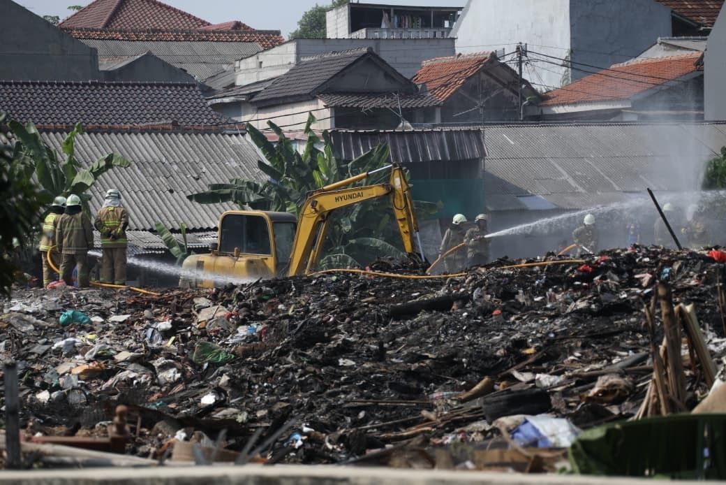Pemprov DKI Jatuhkan Sanksi kepada Pelaku Pembuangan Sampah Ilegal di Kampung Dukuh <b>(jakarta.go.id)</b>
