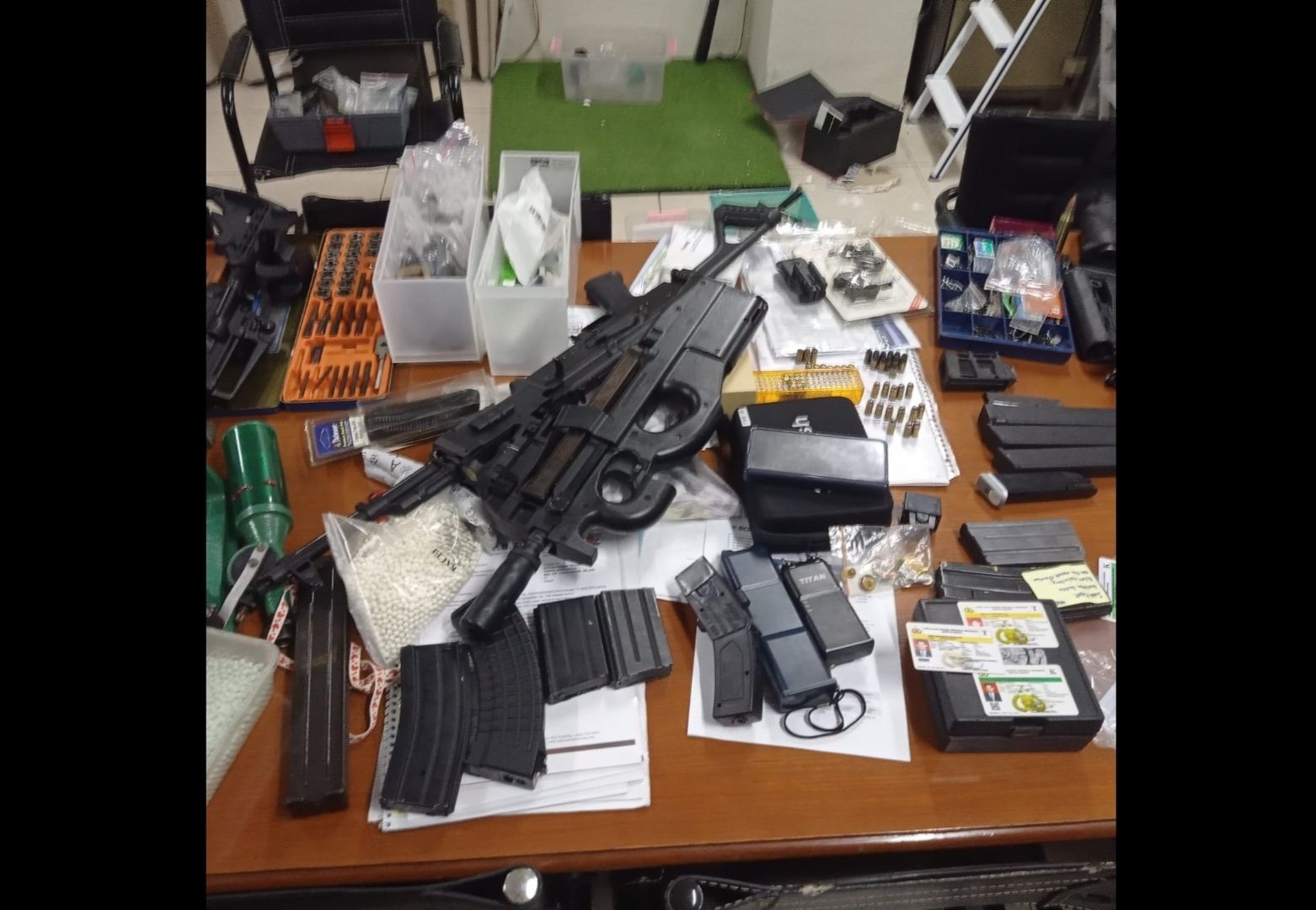 Penemuan senjata di kompleks sekolah di Jakarta Selatan.  <b>(NTVNews.id)</b>