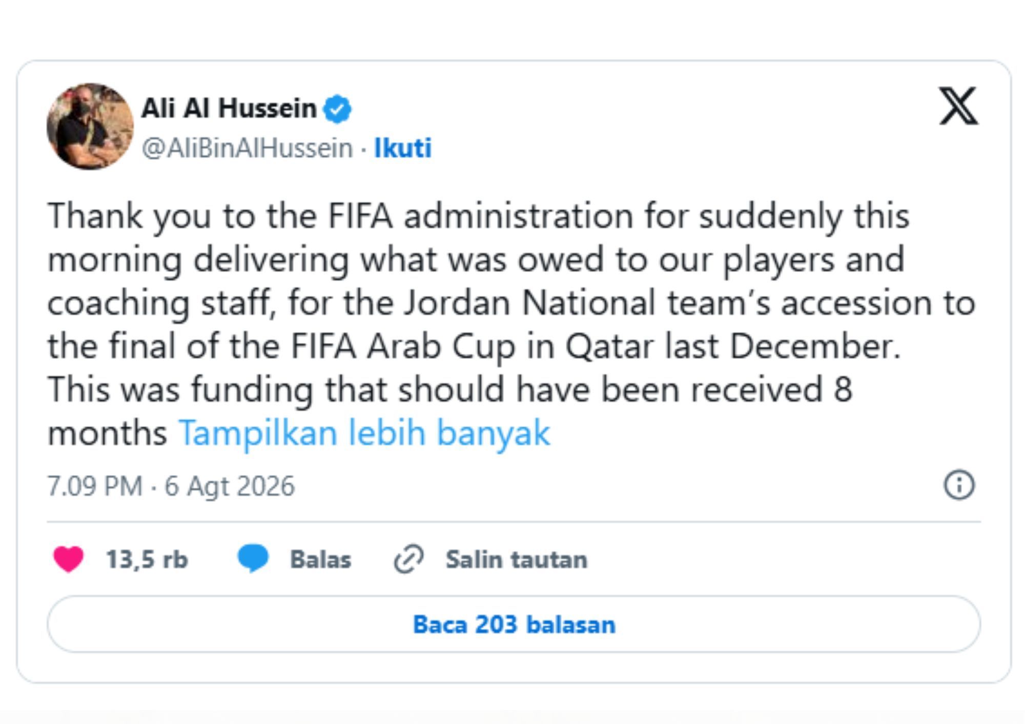 tangakapan layar; Arsip foto - Presiden FIFA Gianni Infantino terlihat bersama trofi dalam acara pengundian Turnamen Play-off Piala Dunia FIFA 2026 di FIFA's Home of Football di Zurich, Swiss, pada 20 November 2025.