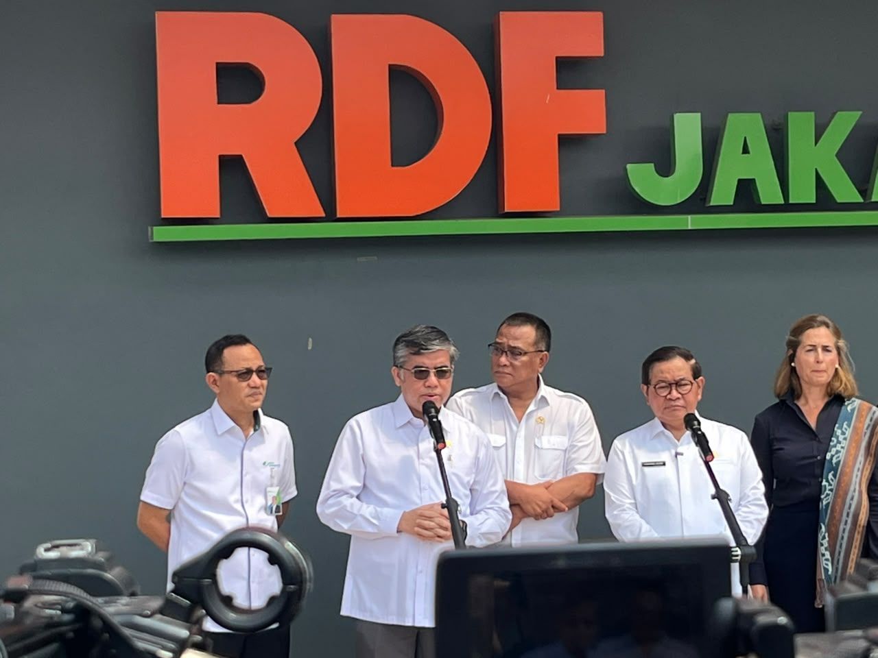Menteri Ketenagakerjaan Yassierli (tengah) <b>(NTVNews.id/Adiansyah)</b>