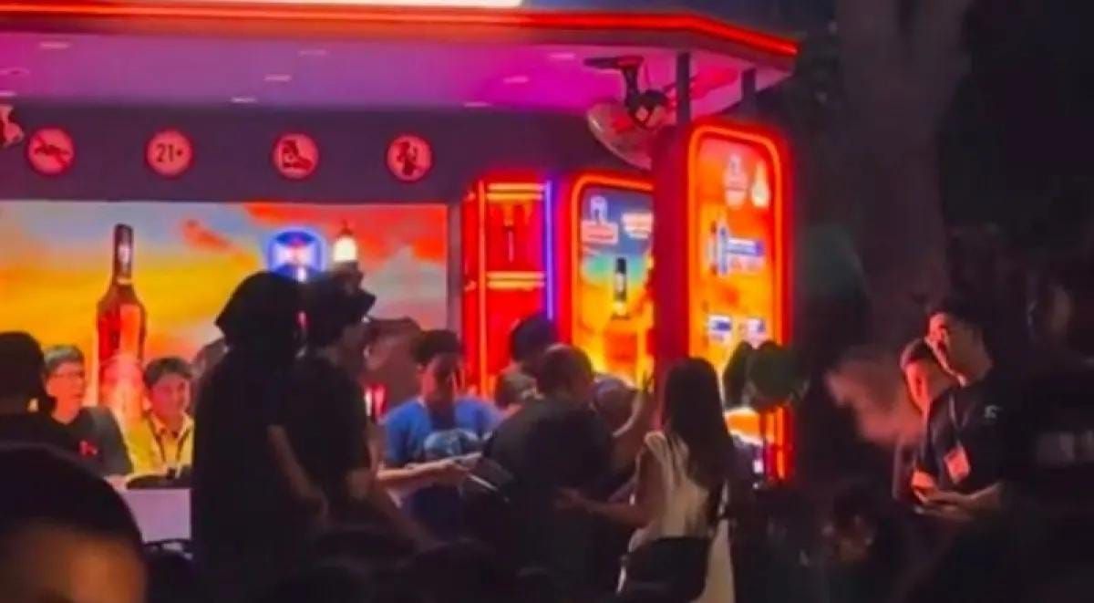 Tangkapan layar dari akun X @Jakartatalk yang memperlihatkan sebuah merek minuman melakukan acara tantangan atau challenge terhadap salah satu pengunjung di acara musik di Ancol, Jakarta Utara <b>(Antara)</b>