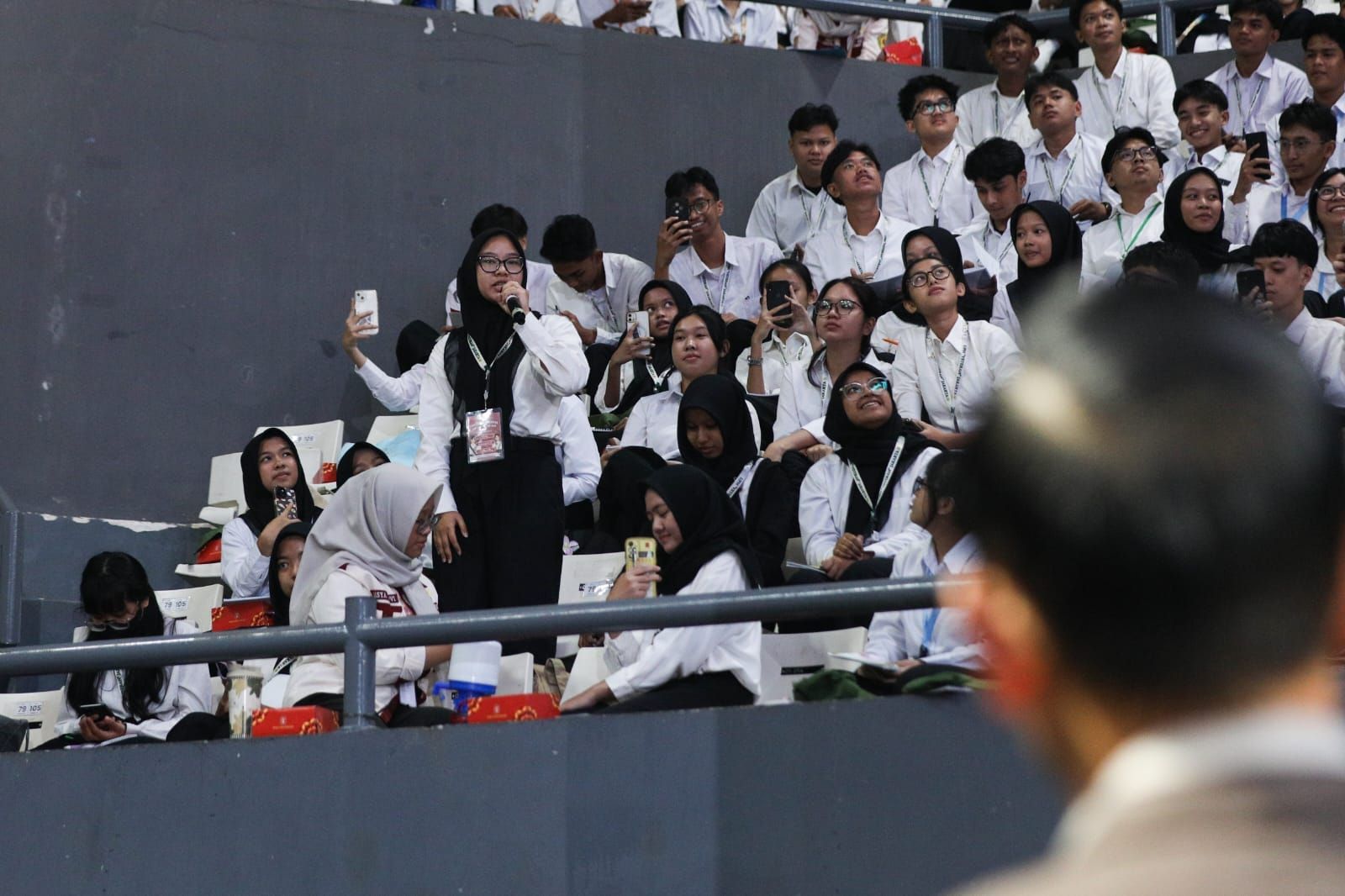 mahasiswa baru UPN &ldquo;Veteran&rdquo; Jakarta dalam kegiatan PKKMB di Tennis Indoor Senayan, Jakarta, Senin (10/8/2026).