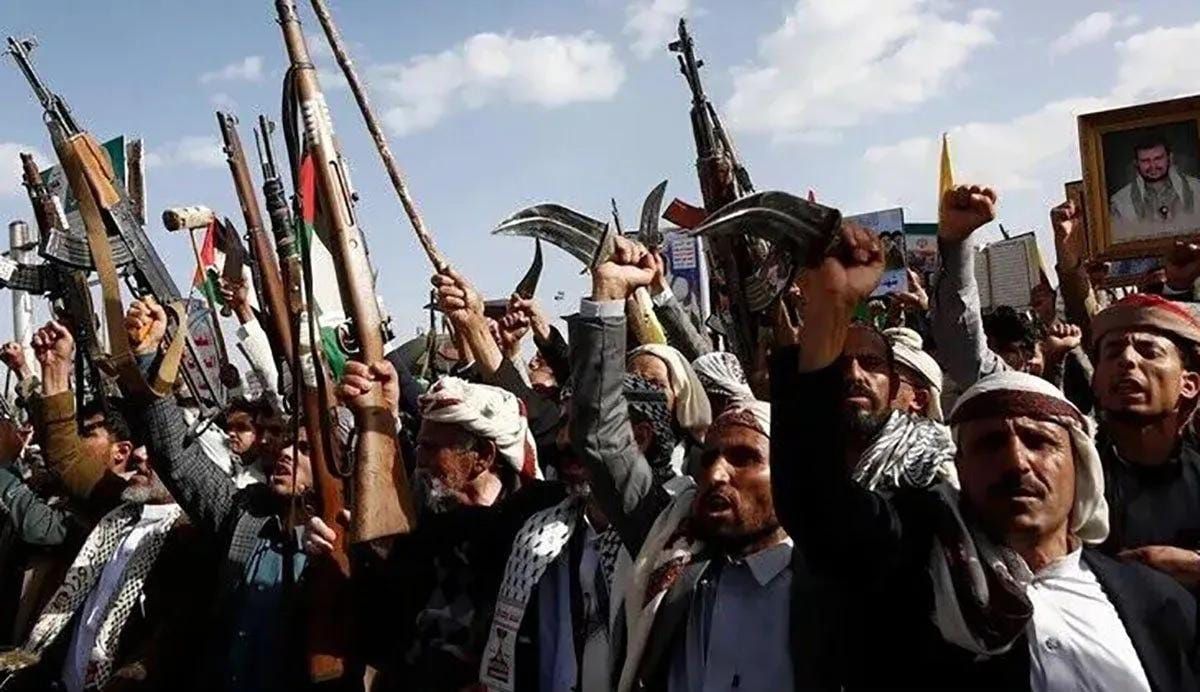 Arsip - Kelompok Houthi menggelar unjuk rasa menentang serangan AS dan Israel terhadap Iran saat mereka berkumpul di Al Sabeen Square, Sanaa <b>(Antara)</b>