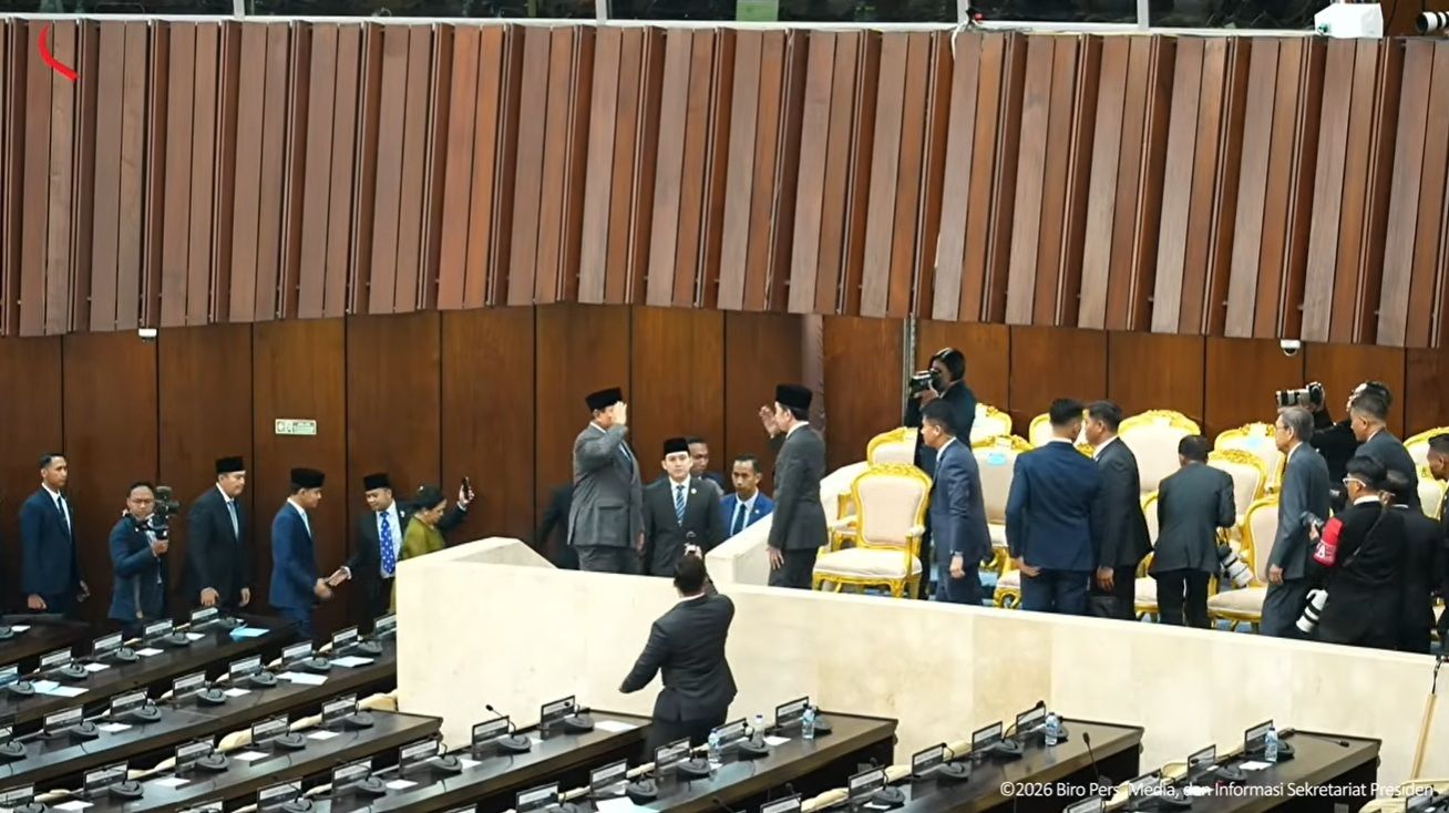 Presiden Prabowo Subianto dan Presiden ke-7 Joko Widodo usai pidato kenegaraan di DPD, DPR, MPR RI, Jumat, 14 Agustus 2026.  <b>(TV Parlemen)</b>