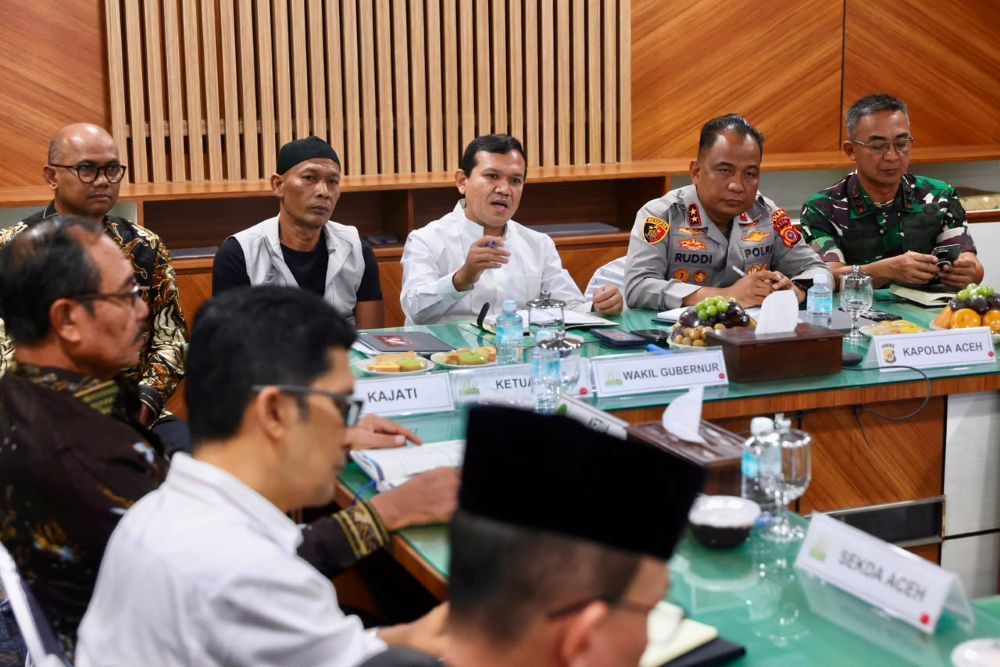 Dinamika kerusuhan yang diwarnai penaikan Bendera Bintang Bulan pada Hari Damai Aceh menjadi fokus diskusi dalam rapat Forum Komunikasi Pimpinan Daerah (Forkopimda) Aceh di Kantor Gubernur Aceh, Minggu, 16 Agustus 2026. (Foto: Dok/Istimewa)