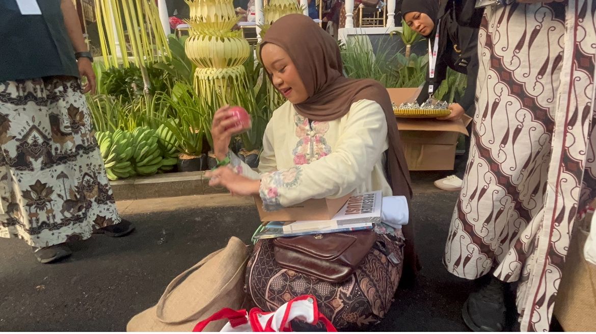 Masyarakat Mulai Berdatangan Hadiri Upacara HUT RI ke-81 di Istana Merdeka <b>(NTVnews)</b>