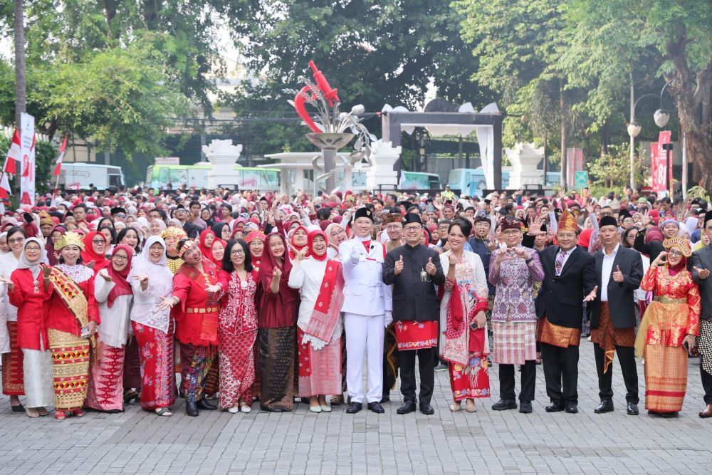 Kepala BPOM RI Prof. dr. Taruna Ikrar, M.Biomed., Ph.D., bertindak sebagai inspektur upacara pada upacara peringatan Hari Ulang Tahun (HUT) ke-81 Kemerdekaan Republik Indonesia. (Istimewa) 