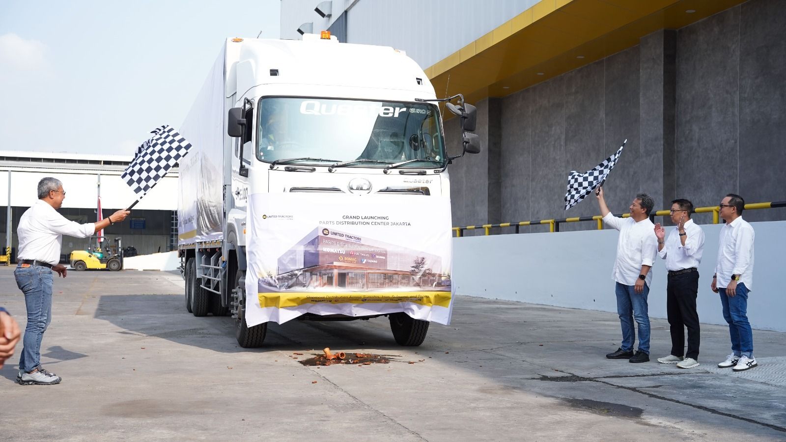 Prosesi flag off sebagai bagian dari peresmian PDC Jakarta
