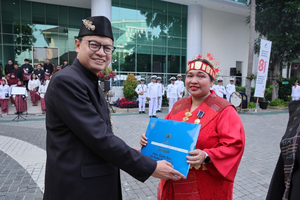 Kepala BPOM RI Prof. dr. Taruna Ikrar, M.Biomed., Ph.D., bertindak sebagai inspektur upacara pada upacara peringatan Hari Ulang Tahun (HUT) ke-81 Kemerdekaan Republik Indonesia. (Istimewa) 