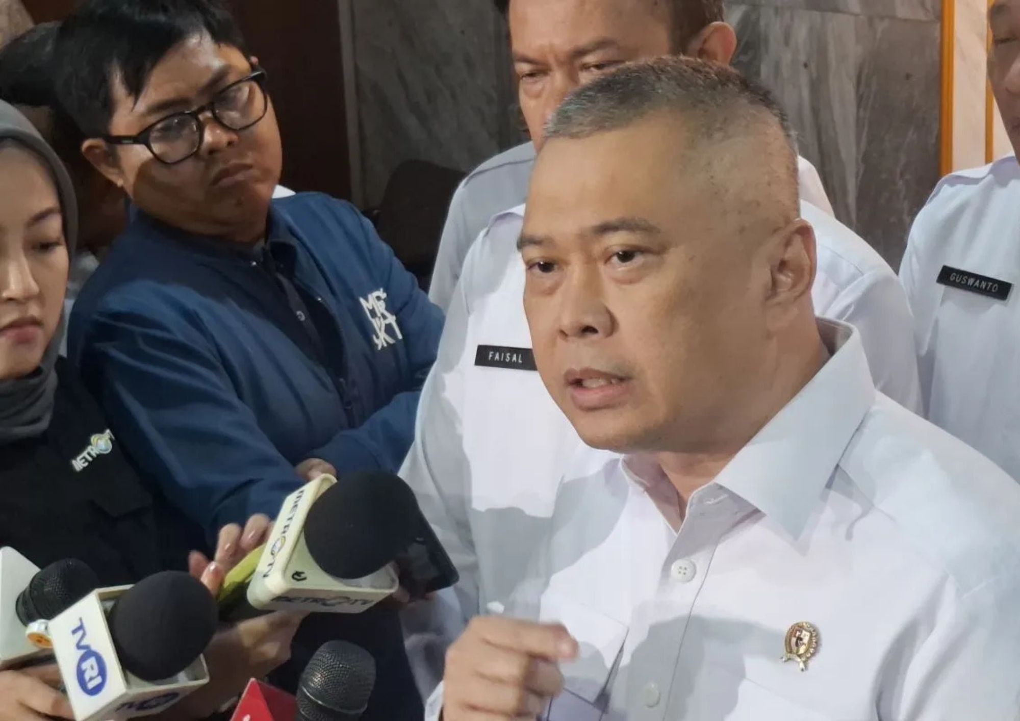 Menteri Perhubungan Dudy Purwagandhi memberikan keterangan kepada wartawan seusai rapat kerja bersama Komisi V DPR RI di Kompleks Parlemen, Senayan, Jakarta, Rabu (19/8/2026). <b>(Antara)</b>