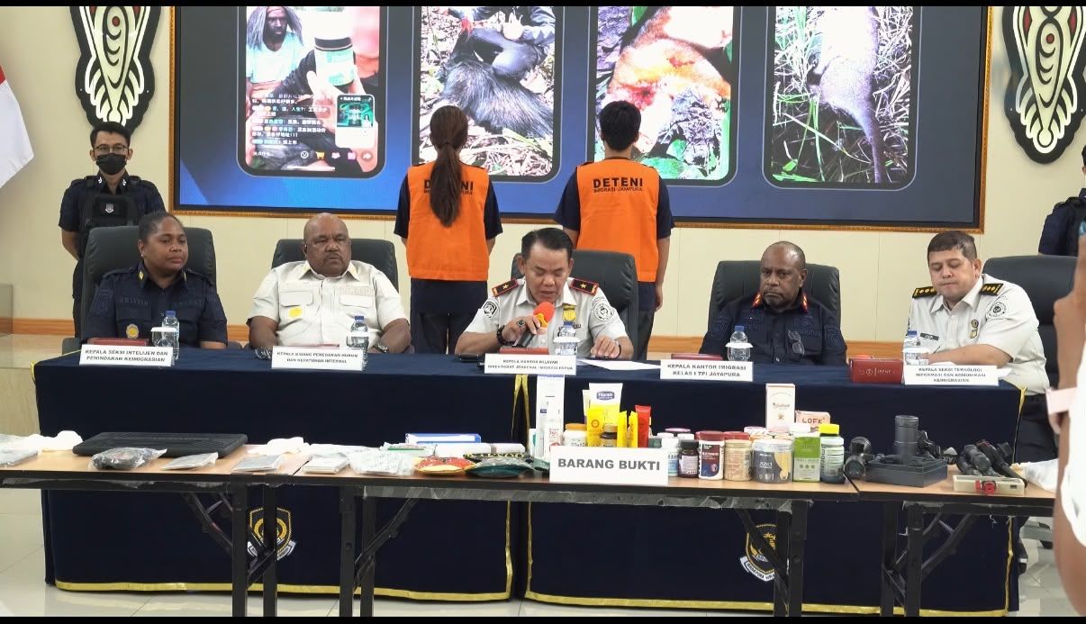 Berburu Kasuari dan Kuskus untuk Dijual, Dua WN Tiongkok Dideportasi Imigrasi Jayapura <b>(Imigrasi)</b>