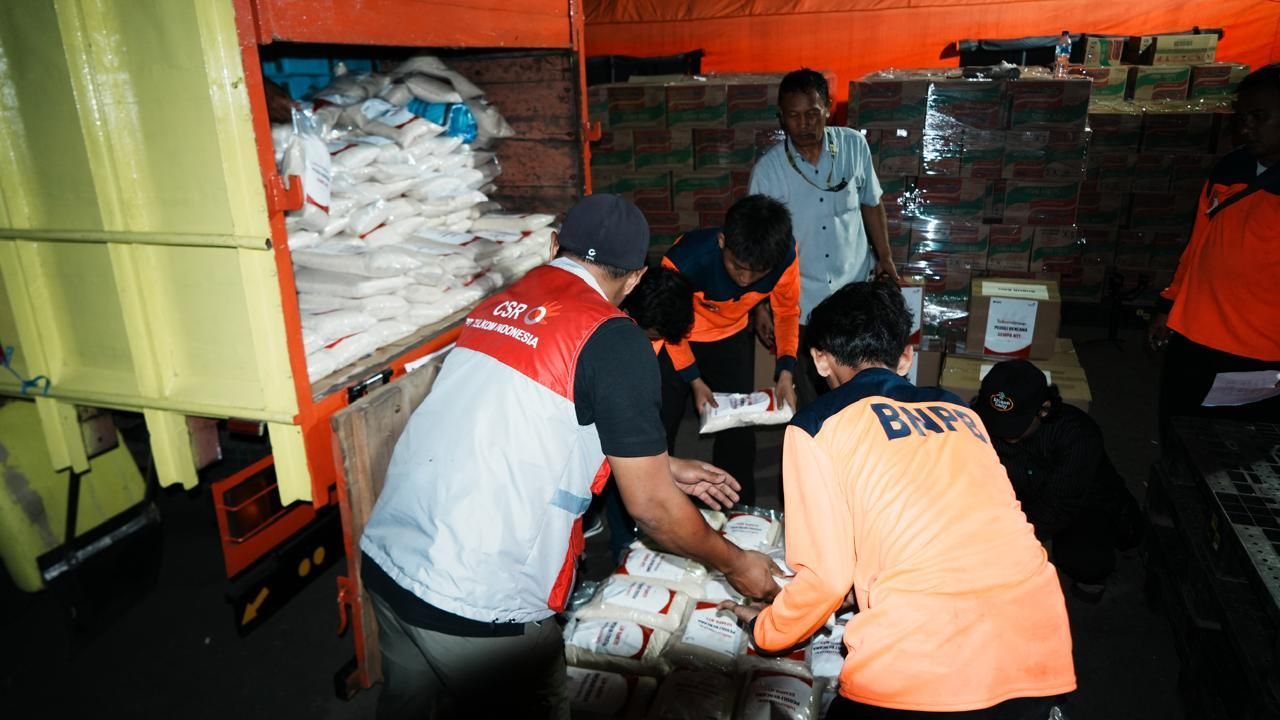 TelkomGroup bersama BNPB dan BPBD menyiapkan dan menyalurkan bantuan logistik bagi masyarakat terdampak gempa bumi di Nusa Tenggara Timur (NTT).  <b>(Telkom)</b>