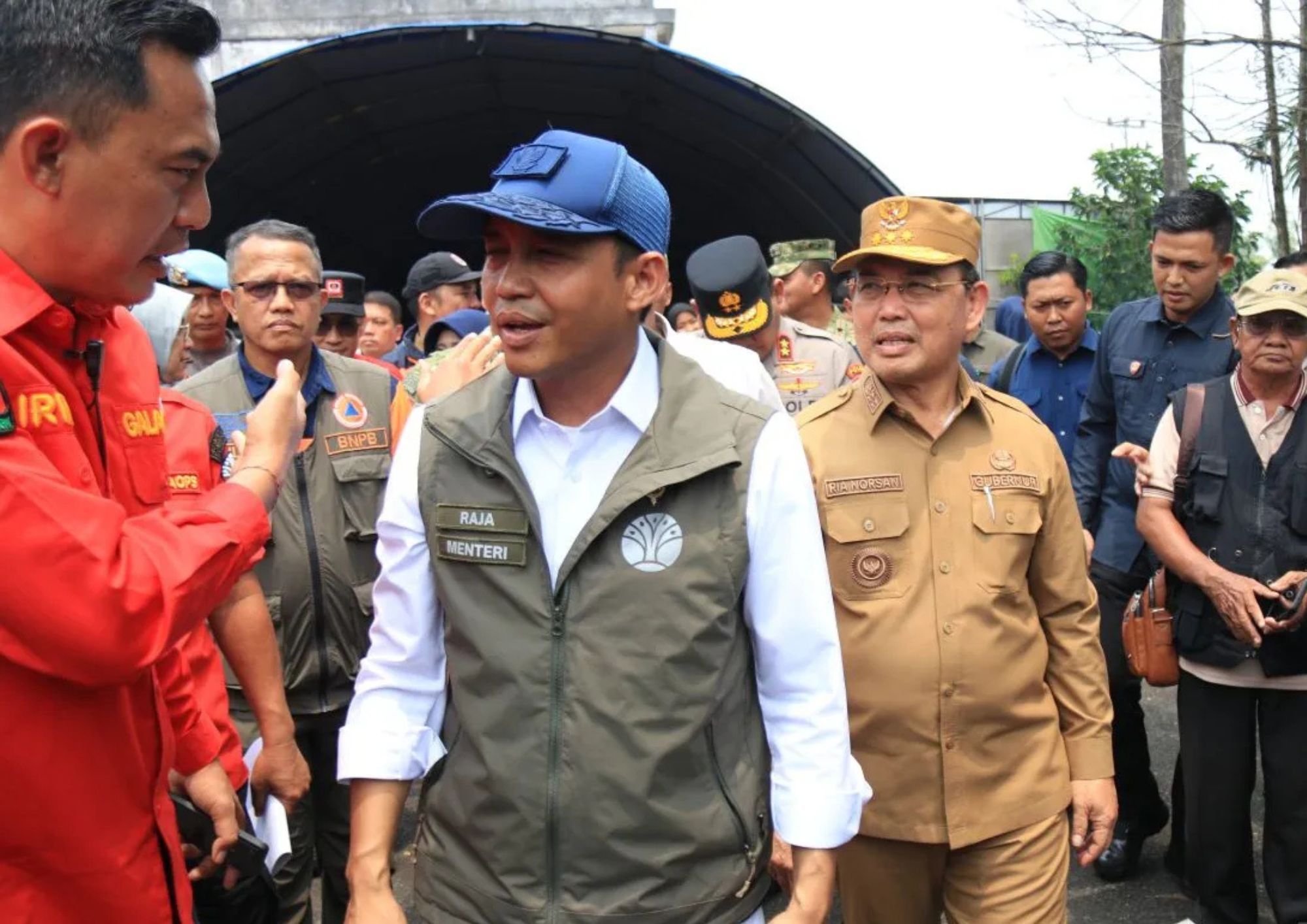 Menhut RI Raja Antoni saat meninjau penanganan karhutla di Rasau Jaya Satu, Kabupaten Kubu Raya, Kalimantan Barat, Senin (24/8/2026).  <b>(Antara)</b>