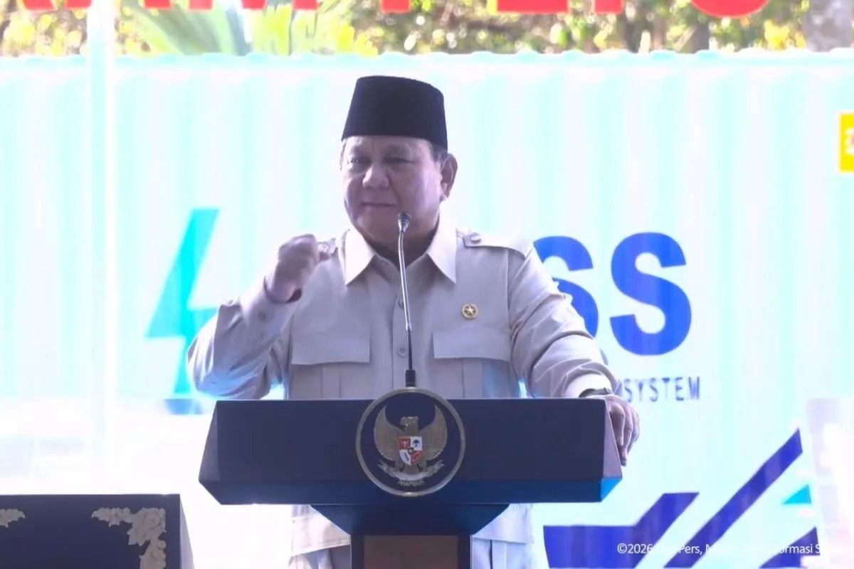 Presiden Prabowo Subianto berpidato dalam peluncuran dan peletakan batu pertama program Pembangkit Listrik Tenaga Surya (PLTS) 100 GWp di Jembrana, Bali, Selasa, 25 Agustus 2026. <b>(Antara)</b>