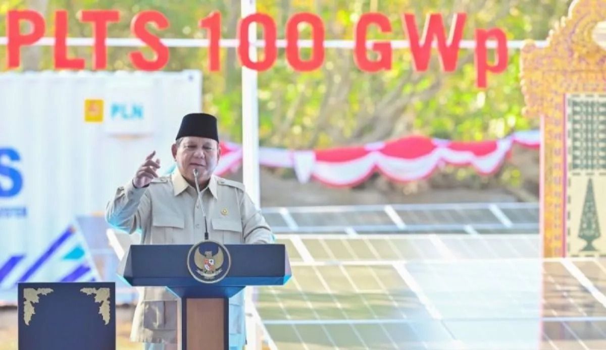 Presiden Prabowo Subianto menyampaikan sambutan saat peluncuran dan peletaka batu pertama program Pembangkit Listrik Tenaga Surya (PLTS) 100 GWp di Gilimanuk, Jembrana, Bali, Selasa, 25 Agustus 2026. <b>(Antara)</b>