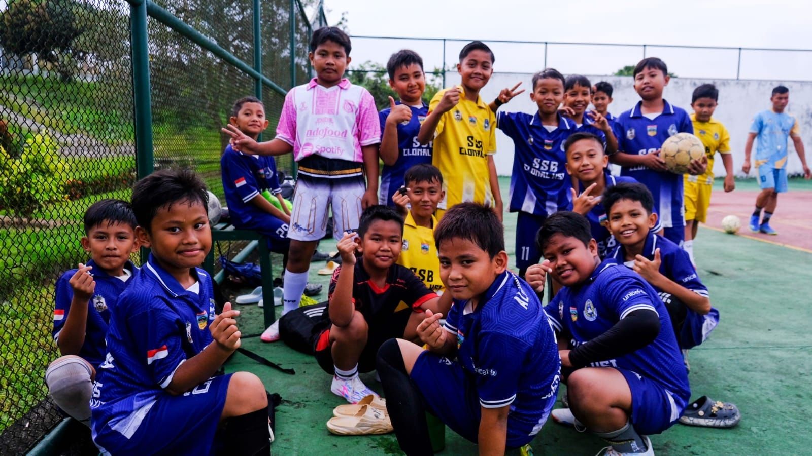 Sesi latihan rutin anak-anak SSB Kolonal di Solok Selatan untuk mengasah kemampuan dan kedisiplinan sejak dini. <b>(Istimewa)</b>