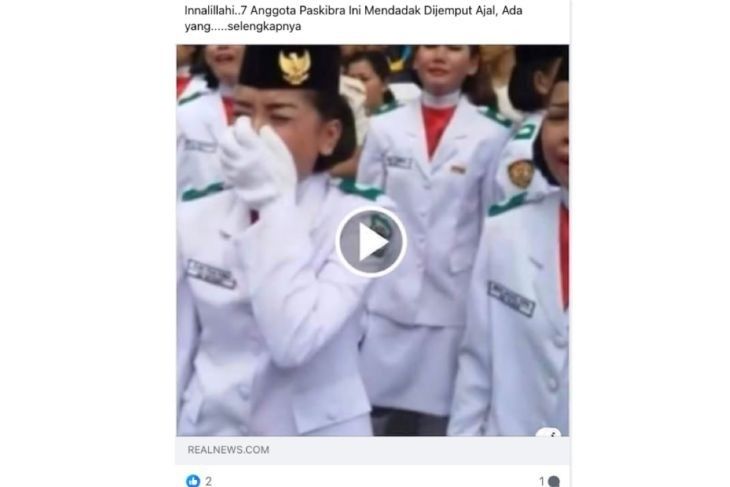 Unggahan video yang menarasikan tujuh orang anggota paskibra meninggal dunia setelah upacara 17 Agustus. Faktanya, video yang digunakan dalam unggahan tersebut merupakan dokumentasi lama dari anggota Paskibra yang menangis setelah mengalami kegagalan saat mengibarkan bendera pada upacara tahun 2016. (Facebook) <b>(Antara)</b>