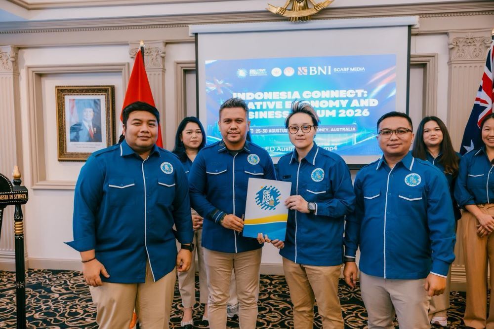 Ketua Umum DPP GEKRAFS Kawendra Lukistian melantik resmi melantik Dewan Perwakilan Luar Negeri (DPLN) GEKRAFS Australia. (Istimewa) 