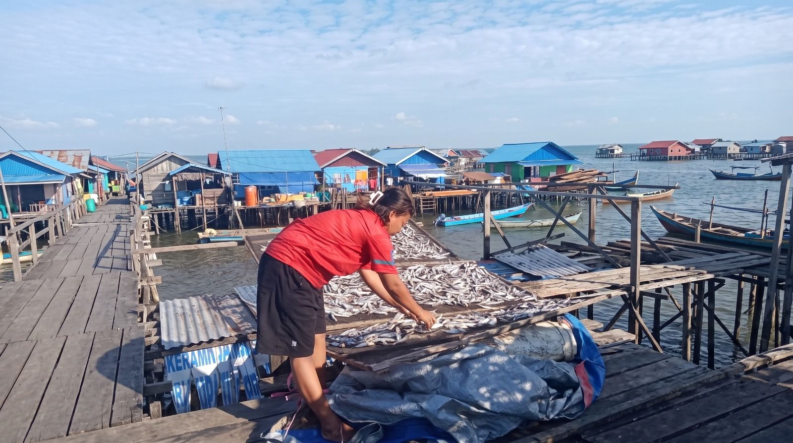 Berdayakan UMKM sampai ke pelosok negeri. 