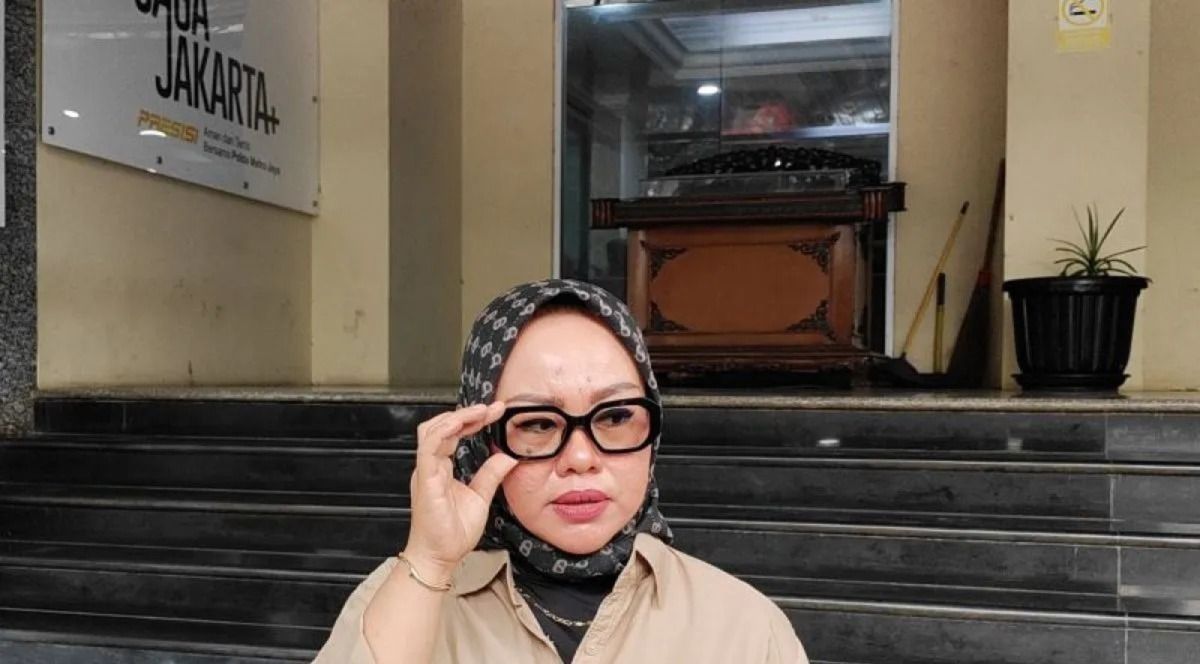 Kuasa hukum keluarga almarhum Sutrimo, Aan Rohaeni saat mendatangi Polda Metro Jaya untuk menyampaikan surat permohonan Surat Pemberitahuan Perkembangan Hasil Penyidikan (SP2HP) <b>(Antara)</b>